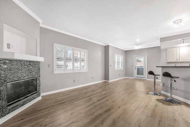 Building Photo - Light-Filled Dual-Suite Condo with Soaring Ceilings, Fireplace & Private Balcony in Amenity-Rich ...