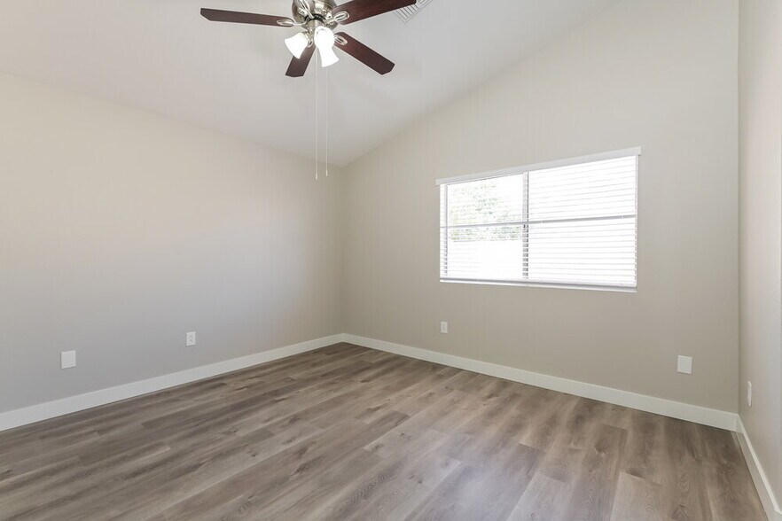 Building Photo - 5256 Del Lago Dr
