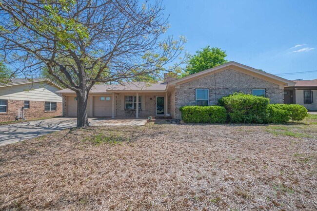 Building Photo - 303 Manning Dr
