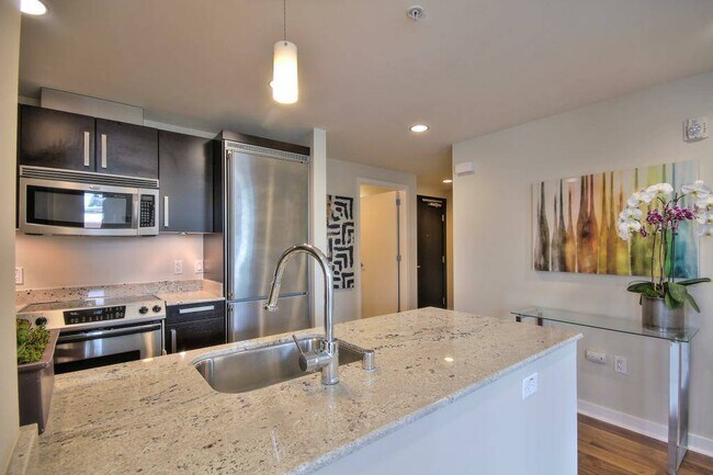 Building Photo - 55 Page St