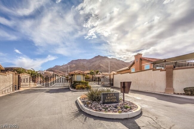 Building Photo - Gated Community, 1-Story, 3 Bedrooms Home ...