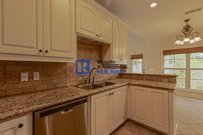 Building Photo - 6 MONTH LEASE OPTION!!! 4 Bed/2 Bath Home ...