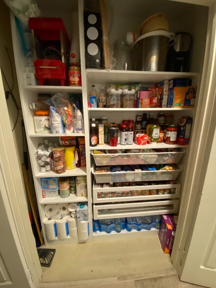 Building Photo - 10129 Delcresta Dr