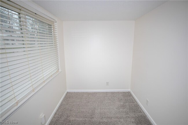 Building Photo - 84 Thames Ave