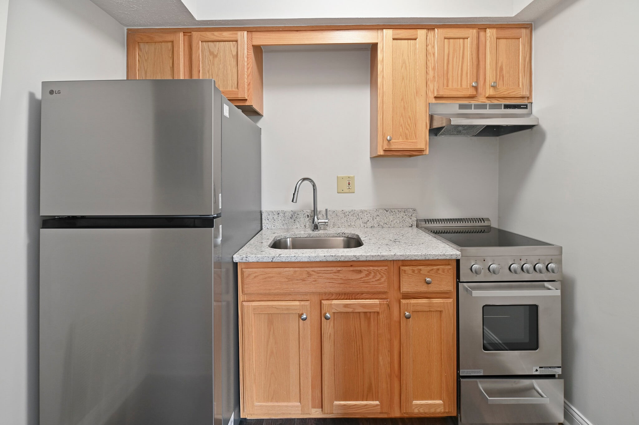 Granite Countertop & Stainless Steel Appliances - Bardstown Forest