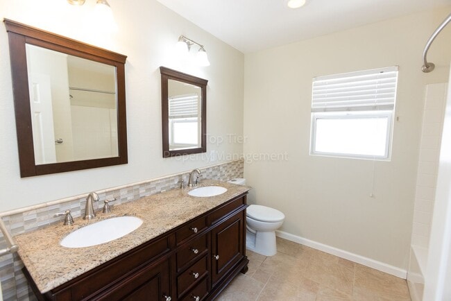 Building Photo - Beautiful home in Sunset Glen with 4 bedrooms 2.5 bath, 1726 Sq Ft available NOW