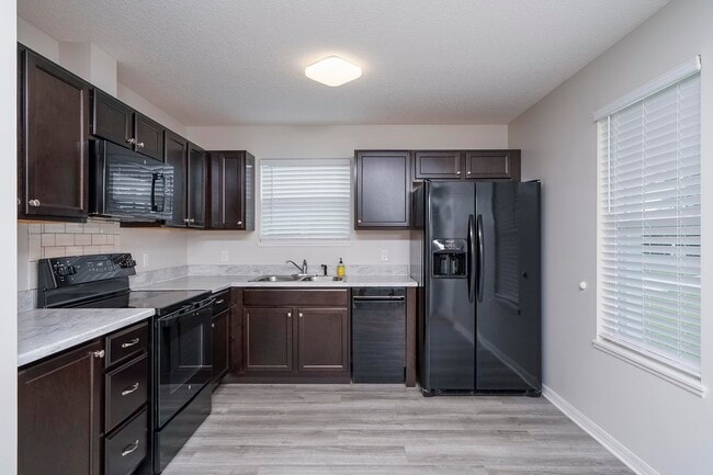 Building Photo - 874 Ervin St