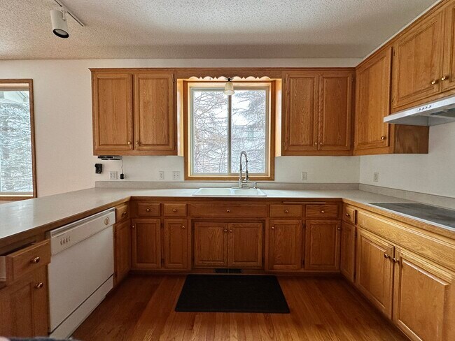 Building Photo - 1620 Spinaker Dr