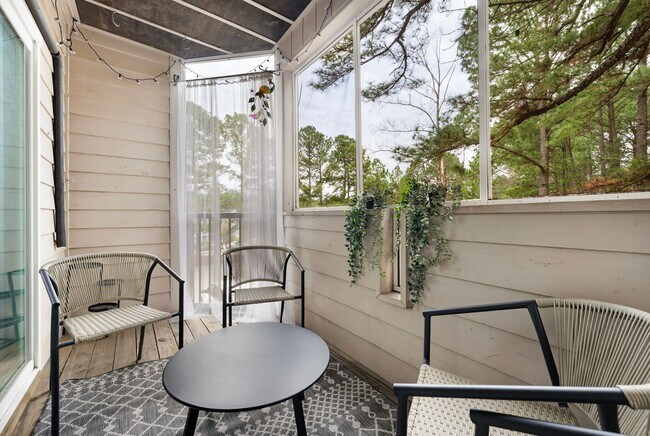 Building Photo - *PARK FLEX STAYS - FULLY FURNISHED* Welcome to your home base in South Durham!