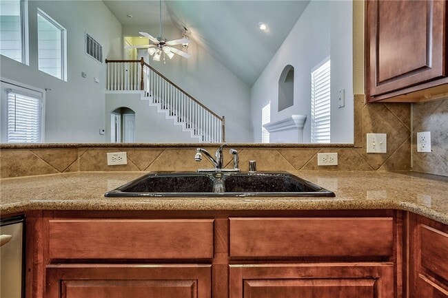 Building Photo - 1701 Kennessaw Dr