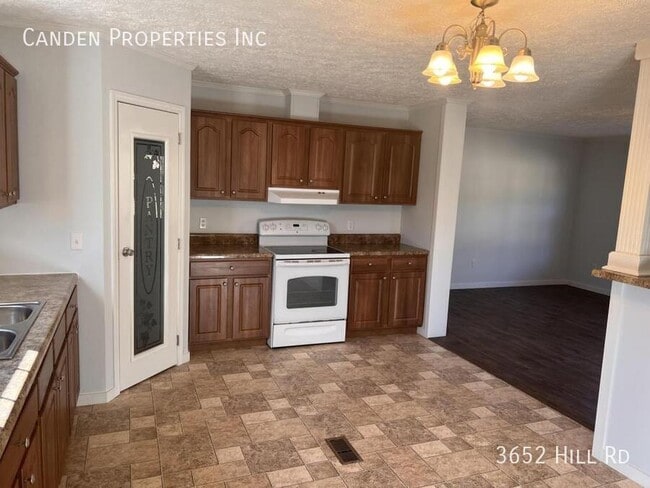 Building Photo - 3652 Hill Rd