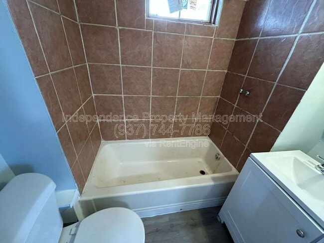 Building Photo - 200 E 31st St