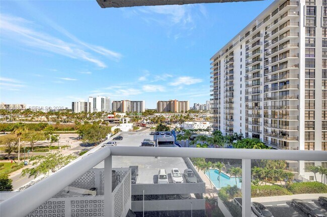 Building Photo - 3015 N Ocean Blvd