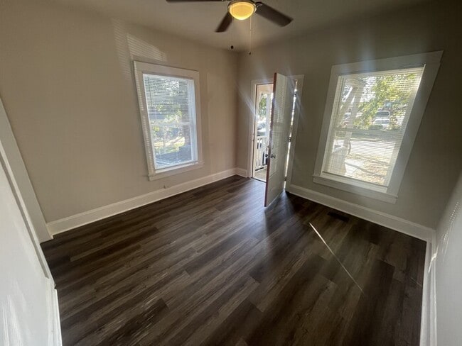 Building Photo - 2 Bedroom 1 Bathroom