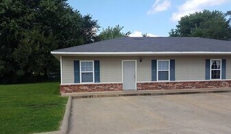 Building Photo - 500A Daniel Pl Springdale, AR 72764