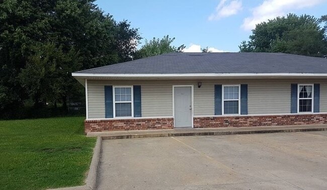 Building Photo - 500A Daniel Pl Springdale, AR 72764