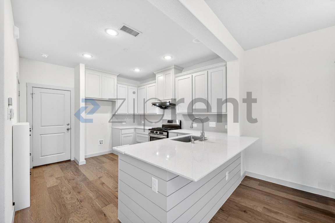 Building Photo - 3909 Sukay Dr