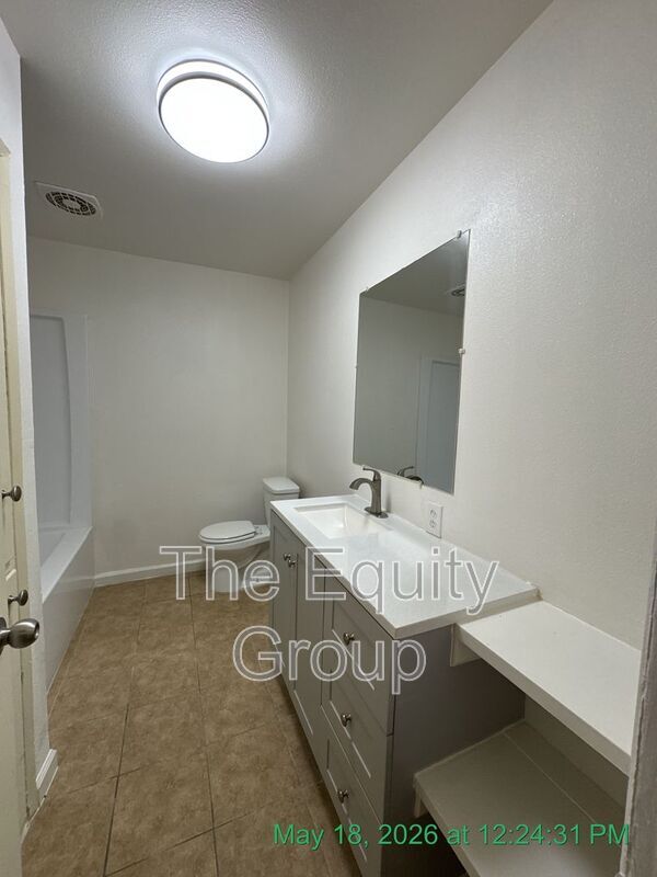 Building Photo - 1140 W Tulare Ave