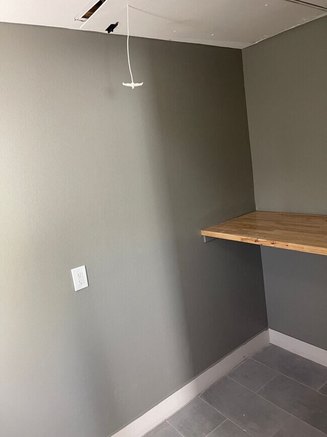 Building Photo - Magalia-2 bed 2 bath, second story duplex,...