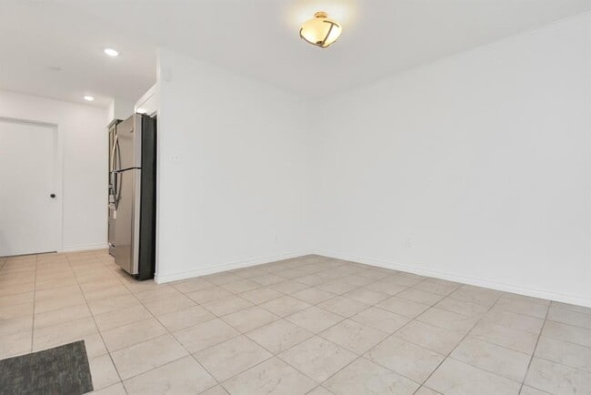 Building Photo - 10951 Shadow Wood Dr