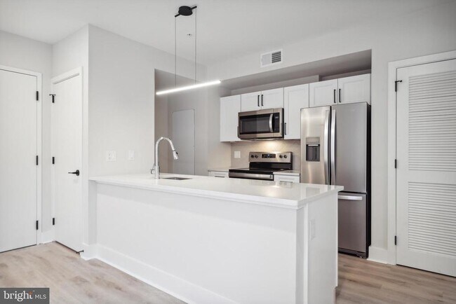 Building Photo - 1805 N Howard St