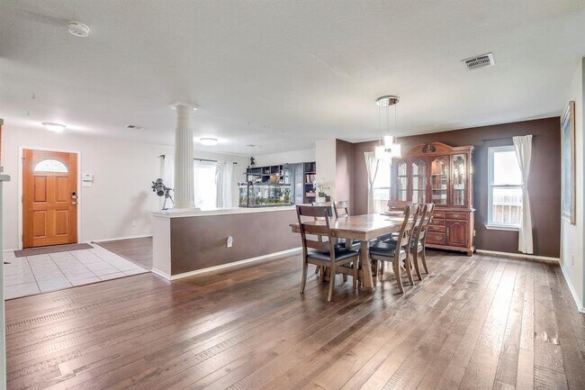 Building Photo - 1625 Balsam Way