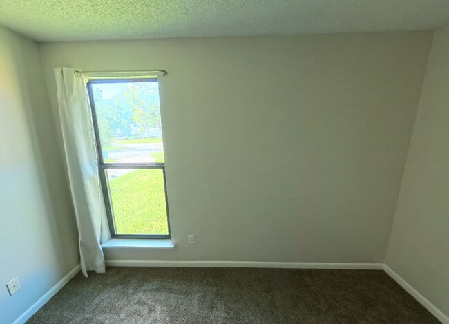Building Photo - "Charming 3-Bedroom Retreat on Daisy Lane – Your Cozy Jacksonville Sanctuary!"