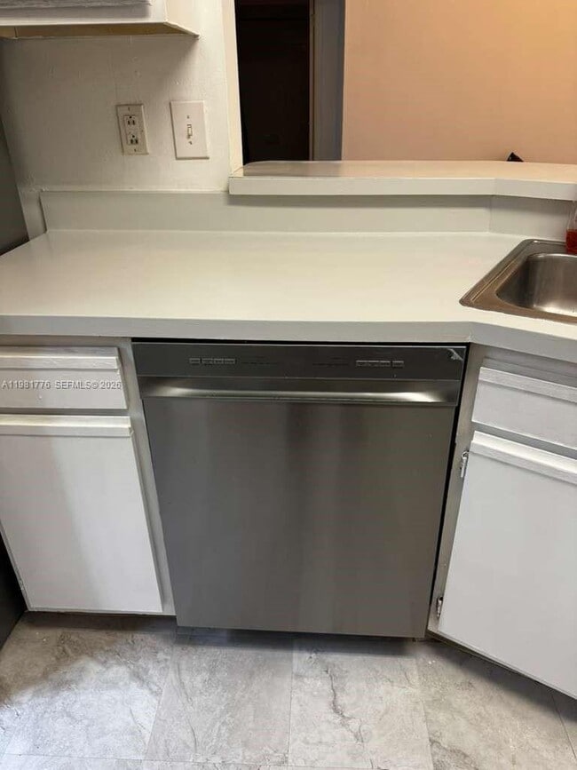 Building Photo - 9999 Summerbreeze Dr