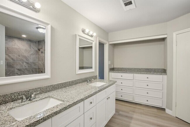 Building Photo - 6531 Coral Ridge Rd