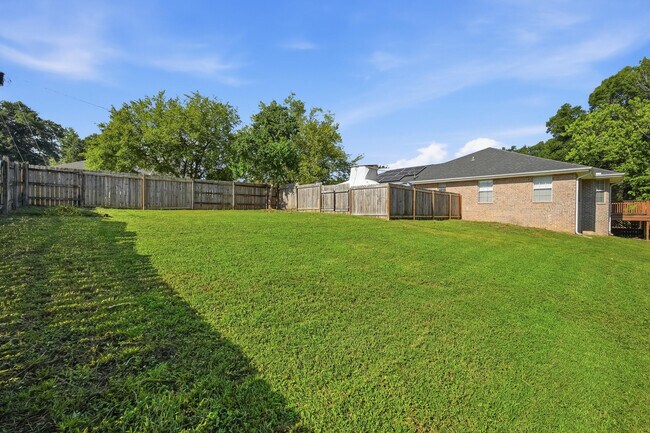 Building Photo - 4881 Traxx St