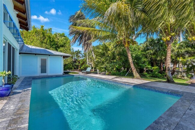 Building Photo - 795 18th Ave S