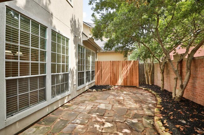 Building Photo - 1107 Ridgecrossing Ln