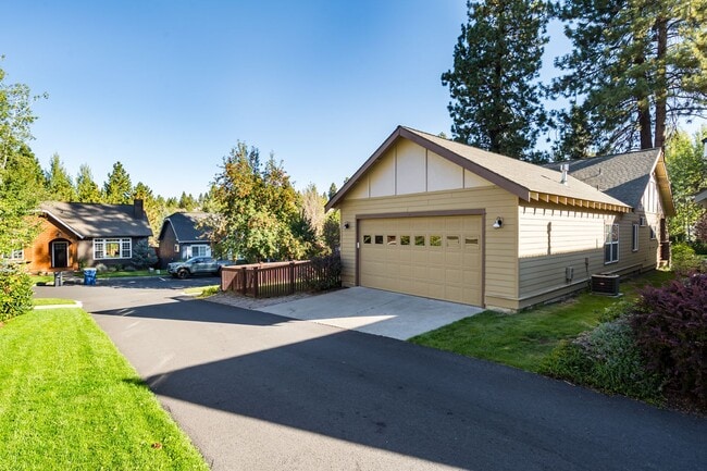 Building Photo - 19415 S W Laurelhurst Way