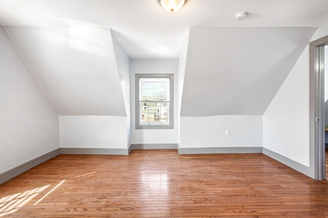 Building Photo - 154 N 14th St