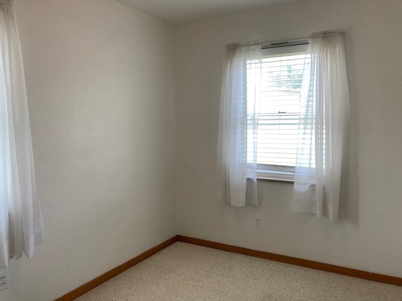 Building Photo - 1090 Clay Pike