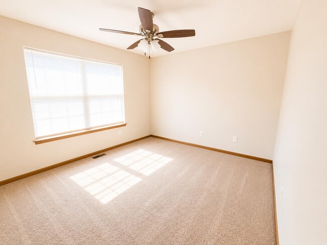 Building Photo - 4006 Meadow View Dr