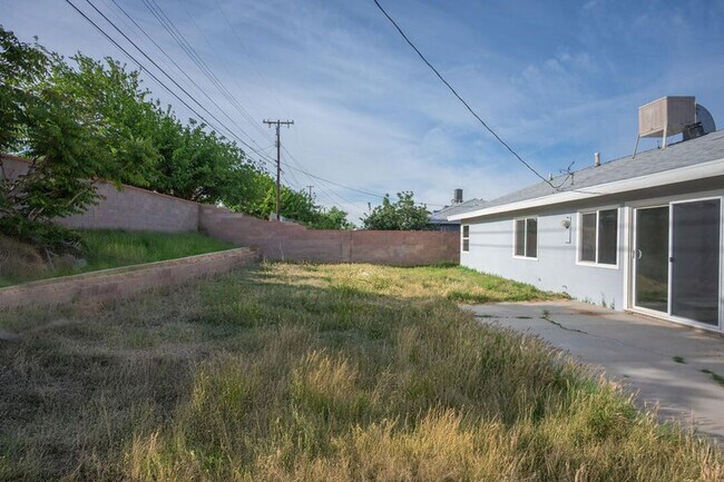 Building Photo - 45462 3rd St E