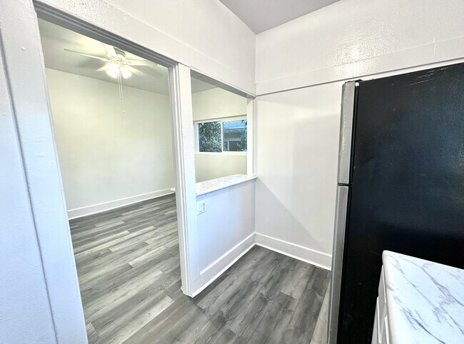Building Photo - 1278-04 N Wilton Place