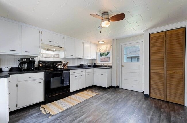 Building Photo - 532 W 5th Ave