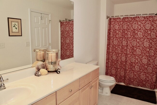 Building Photo - Available in August!  3 Bedroom 2 1/2 Bath...