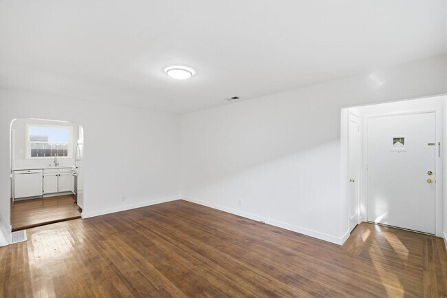 Building Photo - 541 Jackson Ave