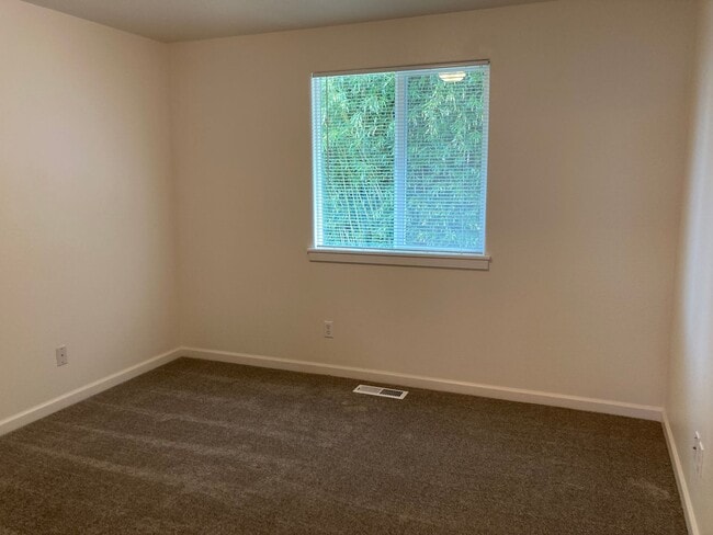 Building Photo - Three Bedroom Home, Landscaping Included!