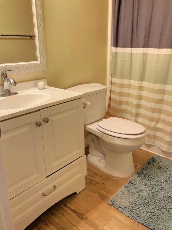 Building Photo - Beautifully updated house in Burbank Blvd is now available for rent