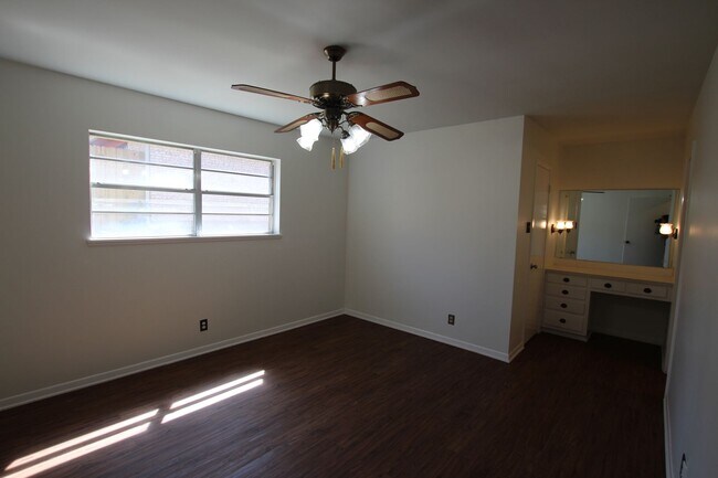 Building Photo - Coming Soon! 3/2/2 in Tyler!
