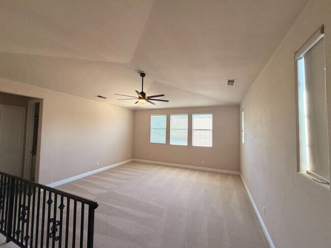 Building Photo - 3032 Hanson Ave