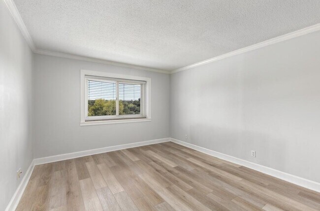 Building Photo - 2285 Peachtree Rd NE