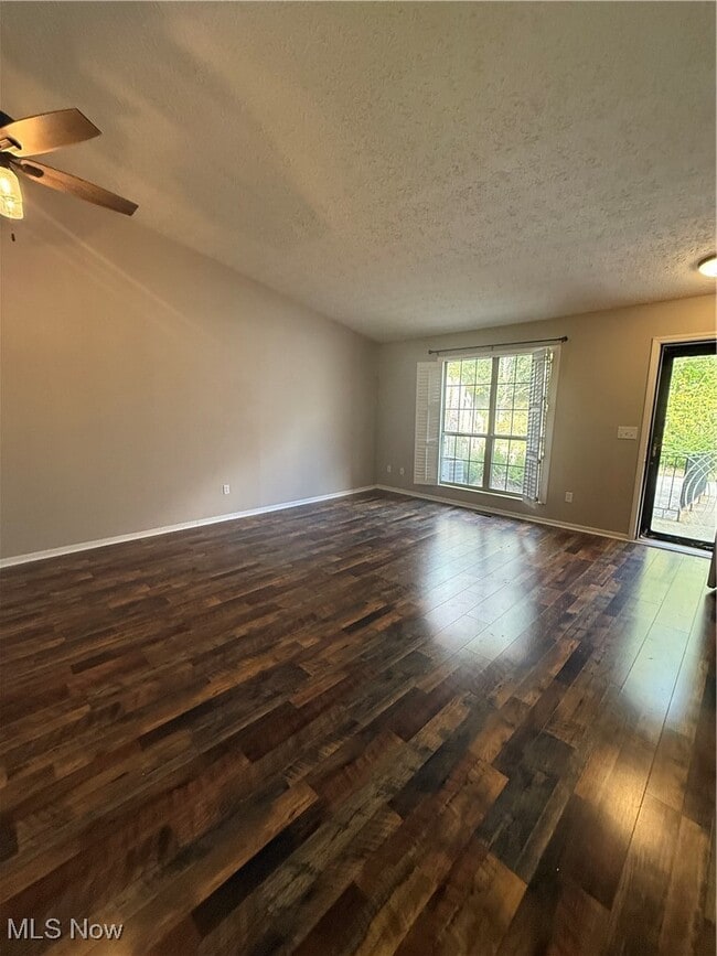 Building Photo - 3542 Chesapeake Dr