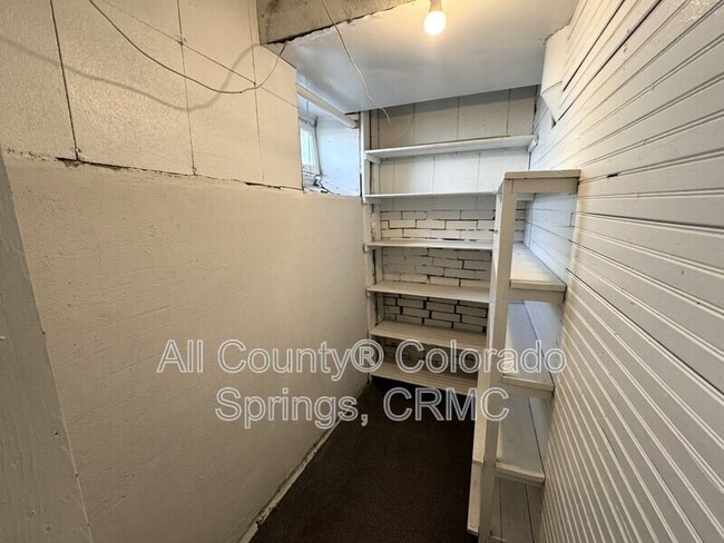 Building Photo - 612 E Del Norte St