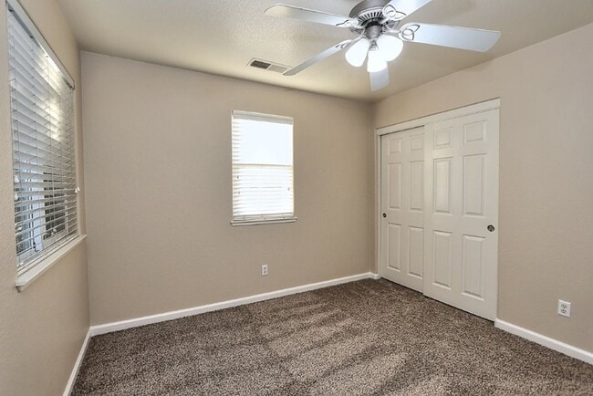 Building Photo - Beautiful 4 Bed 3 full bath Natomas Home!!