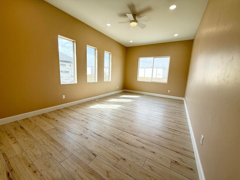 Building Photo - 3107 W Laux Dr